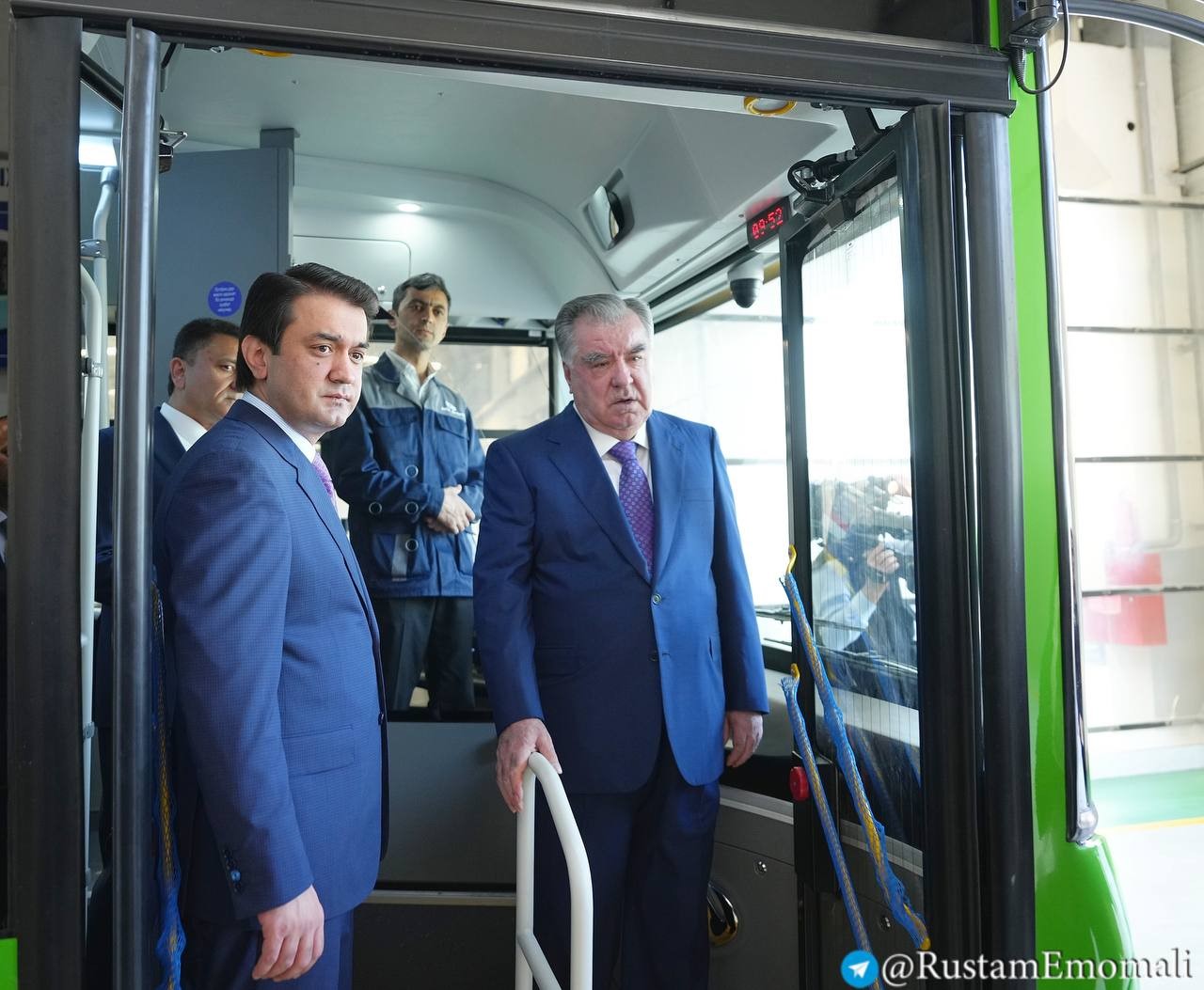АМАЛҲОИ ОЯНДАБИНОНАИ РУСТАМ ЭМОМАЛӢ 